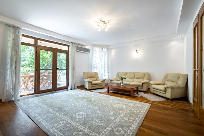 Baneasa, Dobrogeanu Gherea-Garlei, comision 0%, vila P+1+M 6 camere, curte 550 mp.