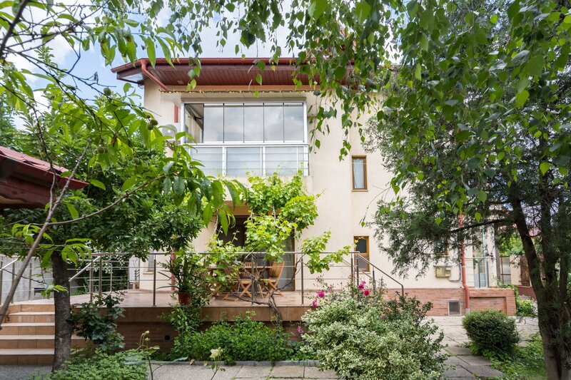 Baneasa, Dobrogeanu Gherea-Garlei, comision 0%, vila P+1+M 6 camere, curte 550 mp.