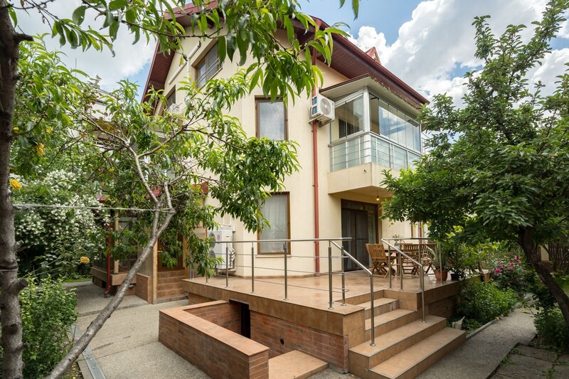 Baneasa, Dobrogeanu Gherea-Garlei, comision 0%, vila P+1+M 6 camere, curte 550 mp.