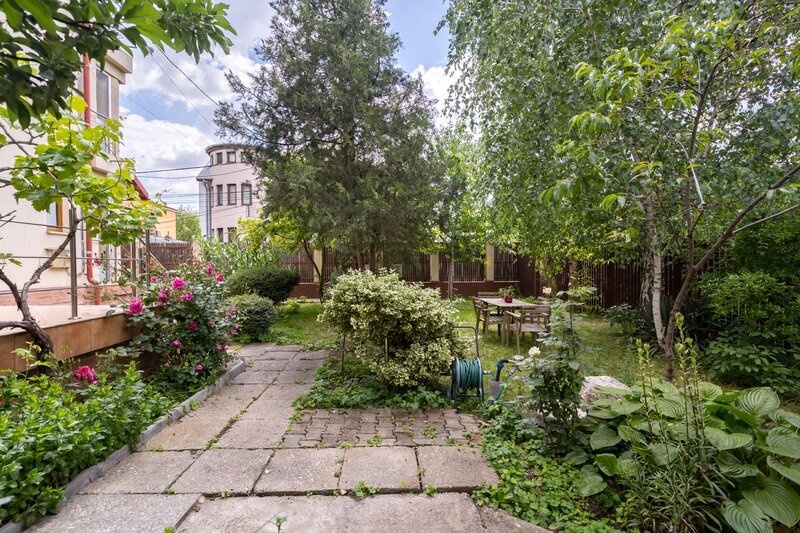 Baneasa, Dobrogeanu Gherea-Garlei, comision 0%, vila P+1+M 6 camere, curte 550 mp.