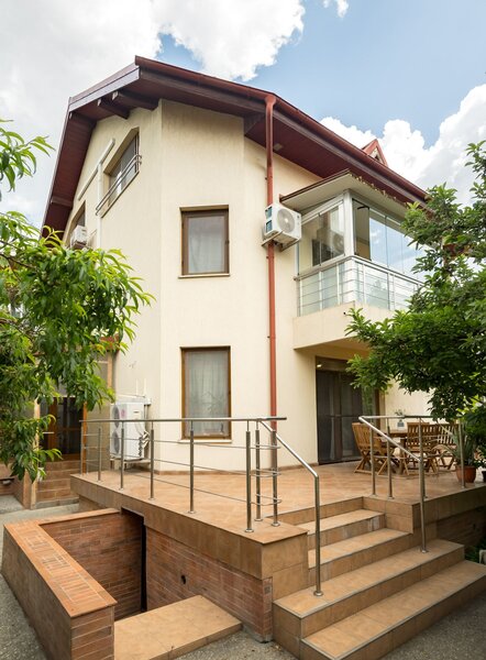 Baneasa, Dobrogeanu Gherea-Garlei, comision 0%, vila P+1+M 6 camere, curte 550 mp.