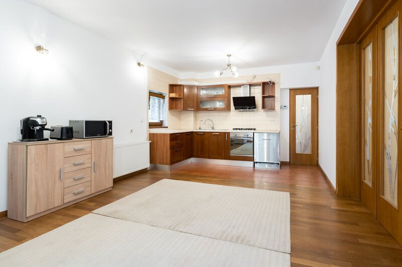 Baneasa, Dobrogeanu Gherea-Garlei, comision 0%, vila P+1+M 6 camere, curte 550 mp.