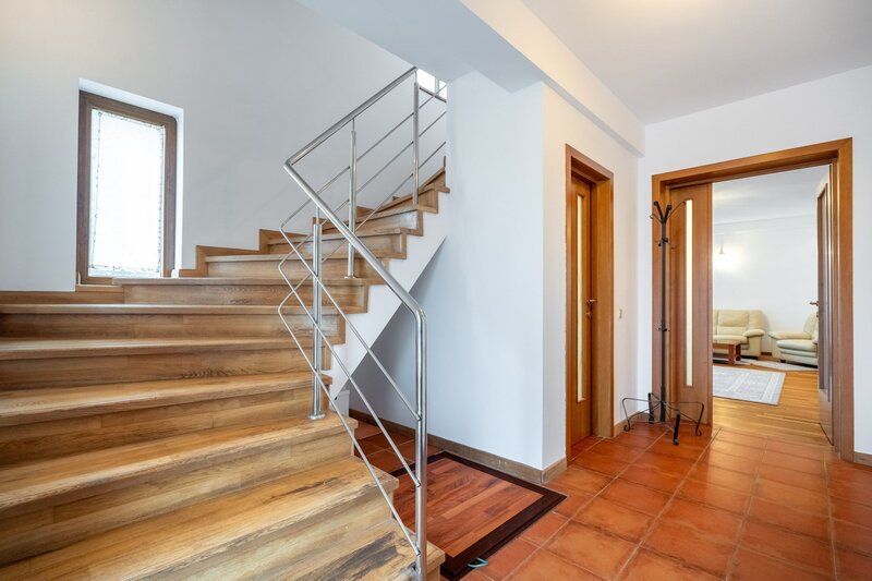 Baneasa, Dobrogeanu Gherea-Garlei, comision 0%, vila P+1+M 6 camere, curte 550 mp.