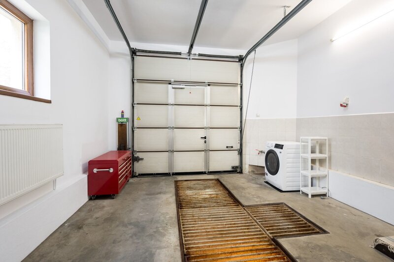 Baneasa, Dobrogeanu Gherea-Garlei, comision 0%, vila P+1+M 6 camere, curte 550 mp.