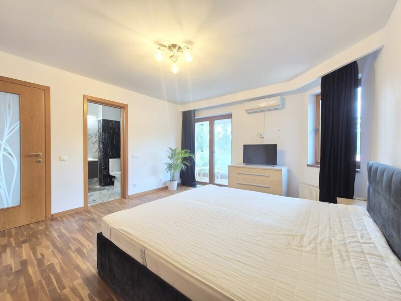 Baneasa, Dobrogeanu Gherea-Garlei, comision 0%, vila P+1+M 6 camere, curte 550 mp.